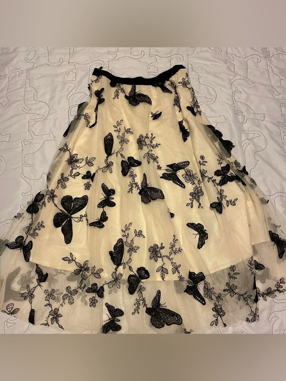 Elegant Black and Cream Embroidered Skirt with butterflies.L-XL. New no tags - Picture 6 of 6